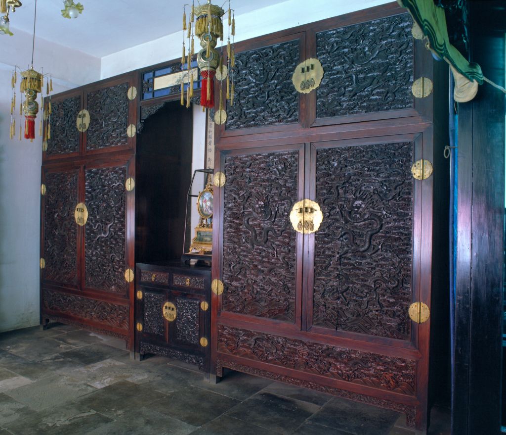 养心殿龙柜